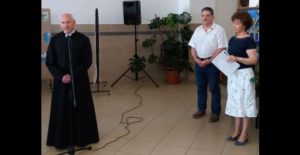 A nyiladozó hit kis művészi virágai